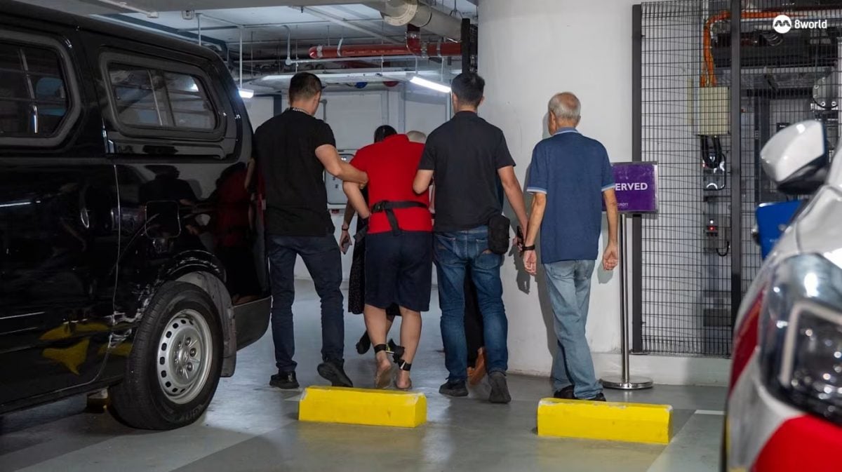 *已签发*柔:狮城二三事:狮城牛车水酒店杀妻案 被告被押回现场重组案情