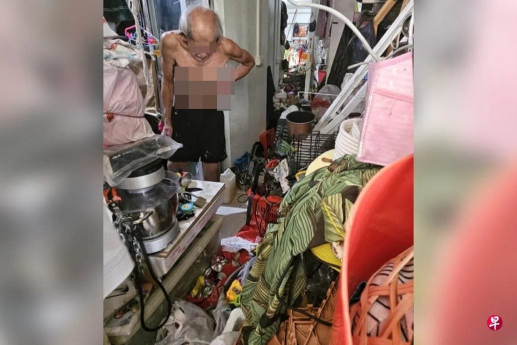 *已签发*柔:狮城二三事:走廊住家堆满杂物 狮城独居叔:为赚零用钱