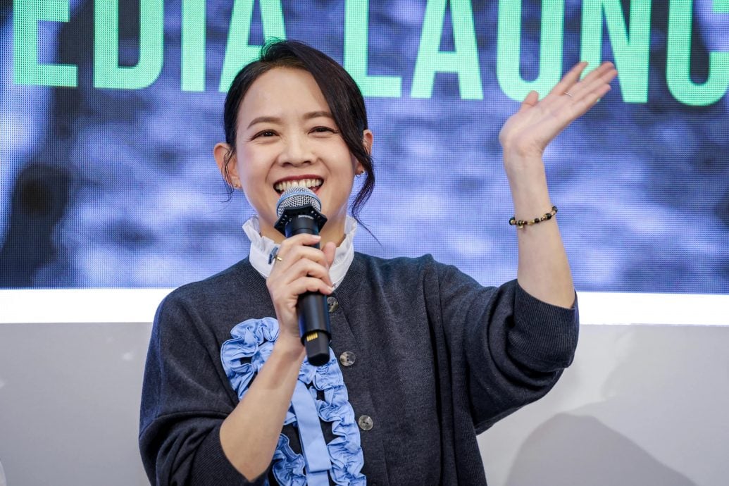 *已签发*柔:狮城二三事:陈洁仪拍摄资讯旅游节目 妆发自己来压力大