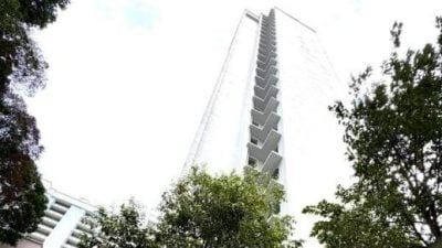 高楼抛3花盆还打人 狮城老汉监5周