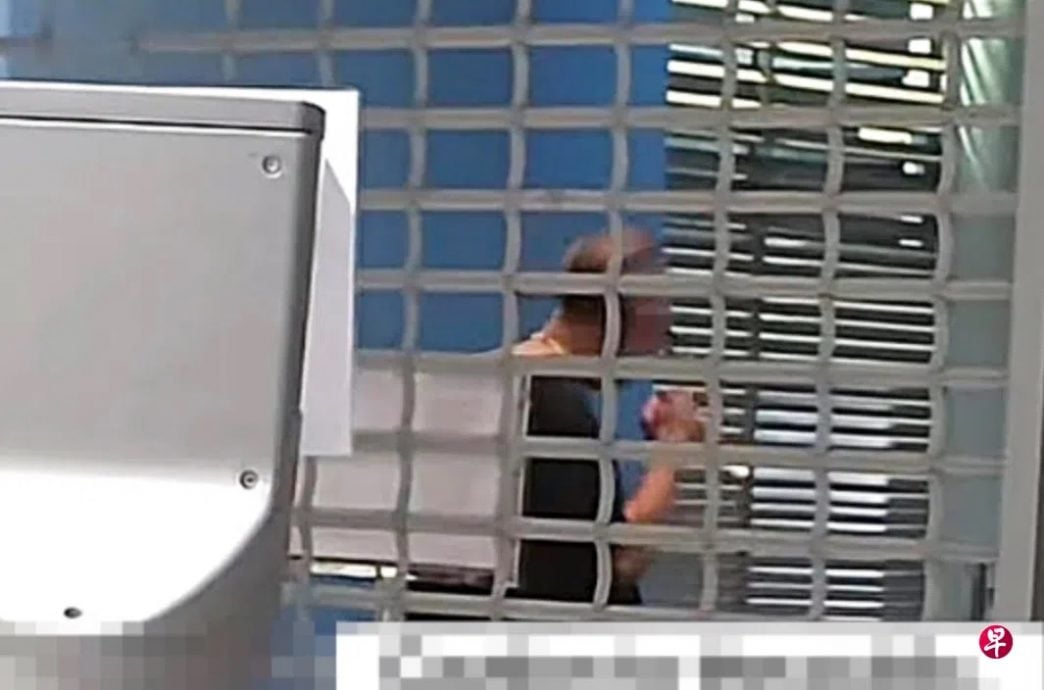 *已签发*柔:狮城二三事:黑衣男疑持刀 游荡狮城游泳中心外