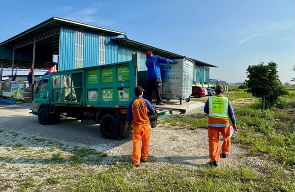 **已签发**柔:第二版头:勤德华小终于有垃圾桶了! 全校师生雀跃不已