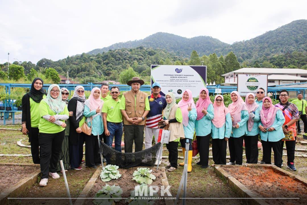 **已签发**柔:銮社区可持续性活动 甘榜拿督阿都拉曼耶欣获社区菜园冠军