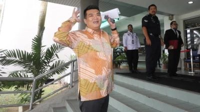 三苏刁健城再被控 刁健城庭外高喊:我昨晚睡得很舒服！