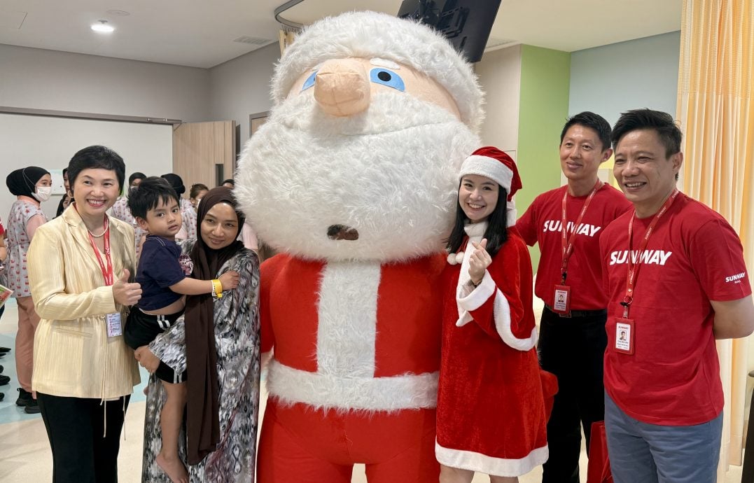 已签发(大北马)双威嘉年华广场送祝福 为双威医疗中心孩童带来欢笑