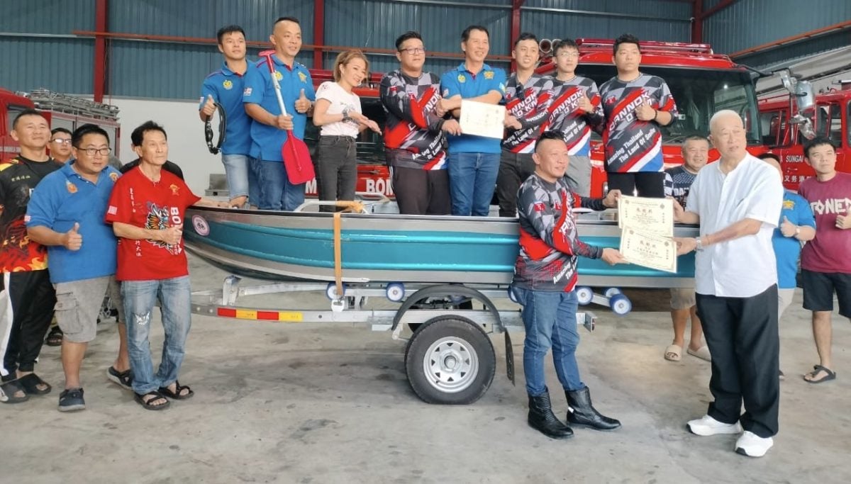 已签发(大北马)双溪浮油义消队获赠救生船和救援设备