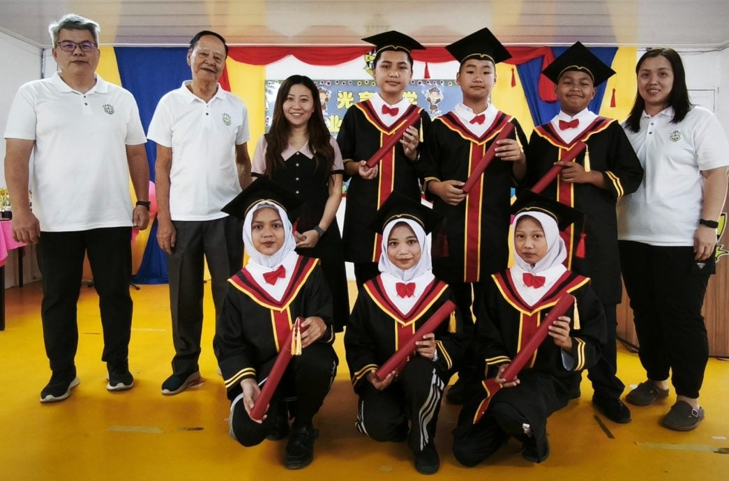 已签发（大北马）迁校前最后第二届毕业礼 威北光育华小6学生毕业