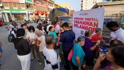 巴生市厅在永安镇   派数码优惠券获热烈回响