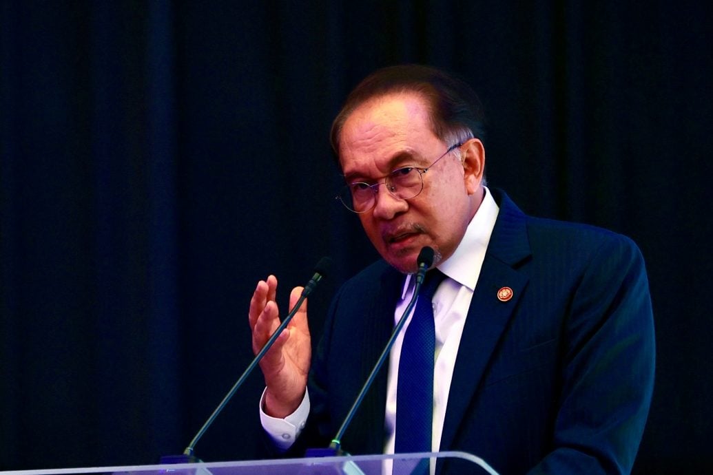 安华与各党魁磋商 才公布新部长阵容