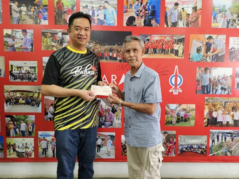 张聒翔移交4.2万援助金 助学生、新婚夫妻及非政府组织