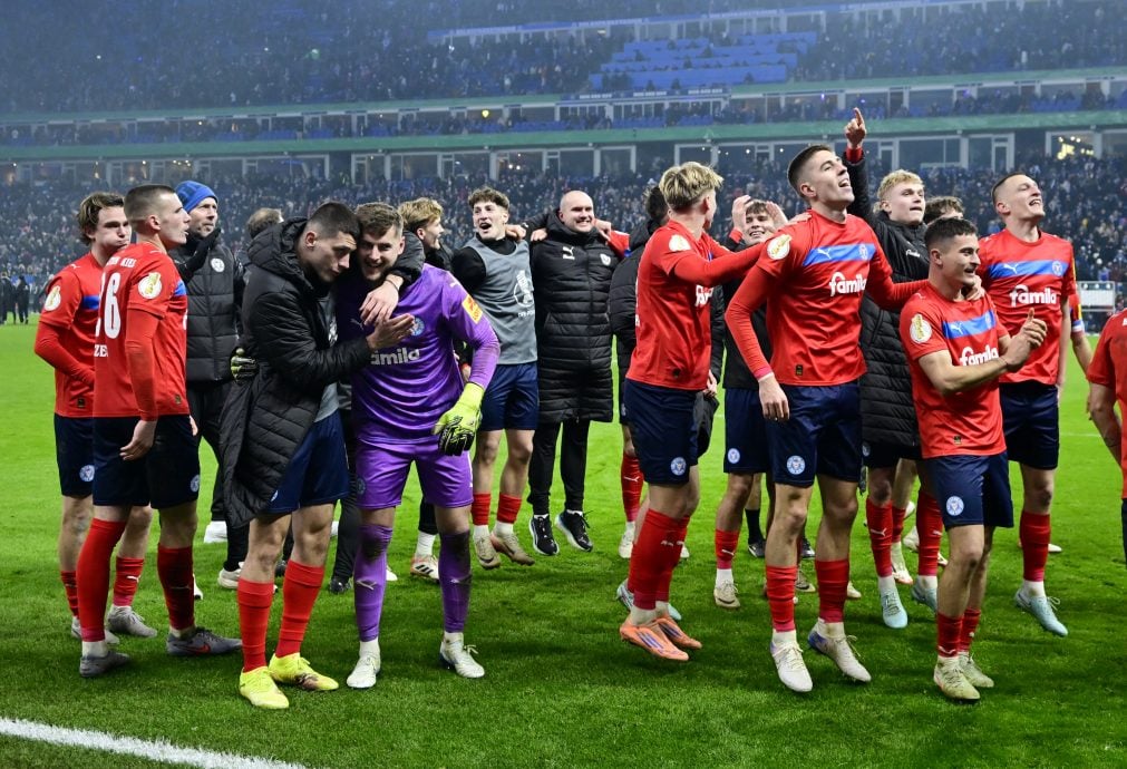 德国杯足球赛| 你送2乌龙球我送2点球  拜仁3比2险胜柏林联闯8强