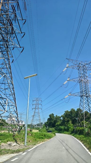 必下//大都会/新村太阳能路灯不当安装引纠纷，千百家村管委会积极协调确保村民安全