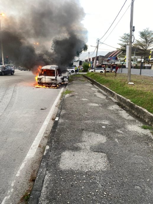 怡火烧货车 太平豪车着火 无人命伤亡