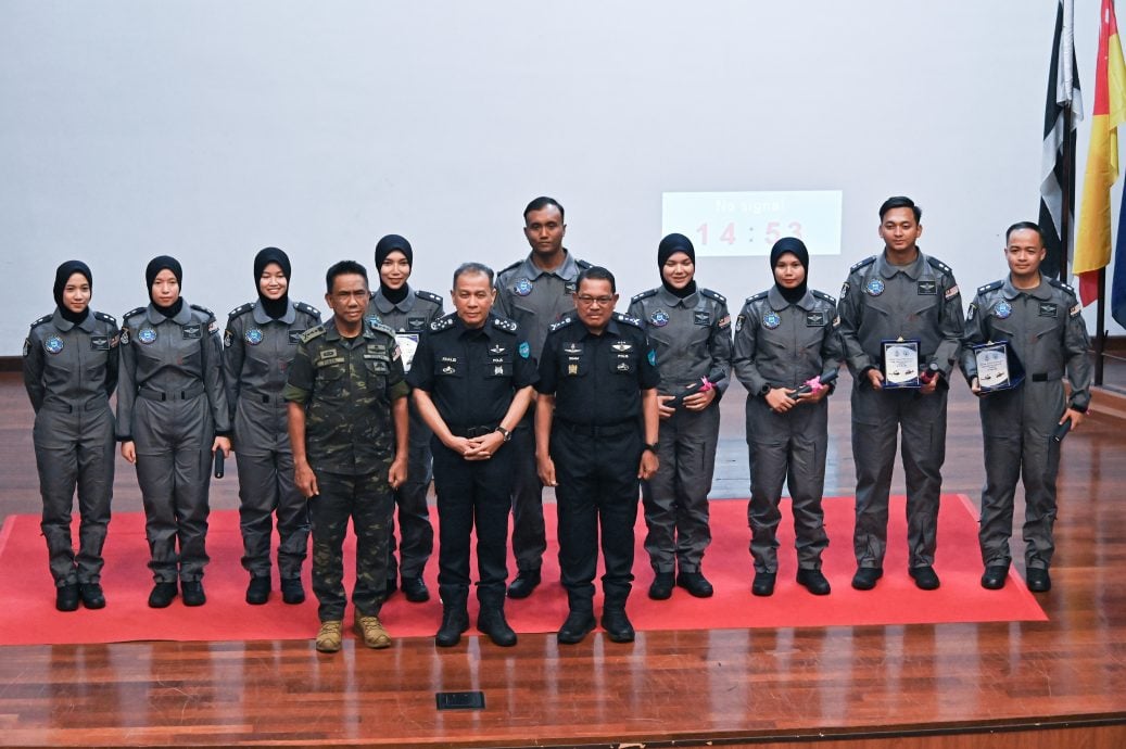 总警长提醒警队飞行员 坚守为安全部队奉献决心