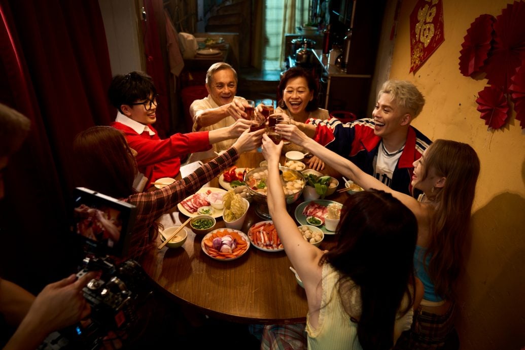 打造马年贺岁歌《你好我好新年好》 许佳麟从早拍到晚长胡渣