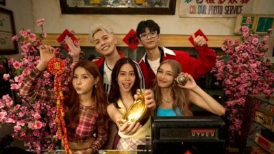 视频｜许佳麟张静汶再合作 迎马年贺岁歌MV藏小彩蛋