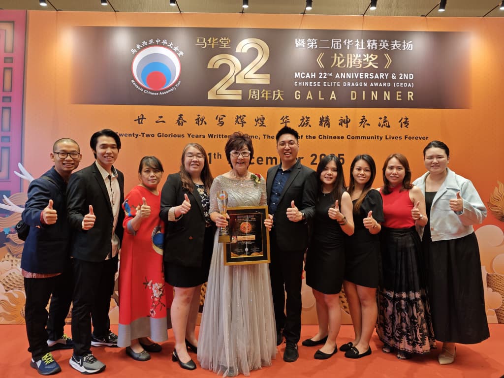 拉曼技职学院执行长陈清凉荣获《龙腾奖》华社杰出社会奉献奖