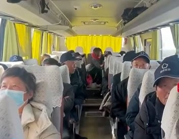 拍片助村推广农产品赚钱 支书带26老人赴京圆梦