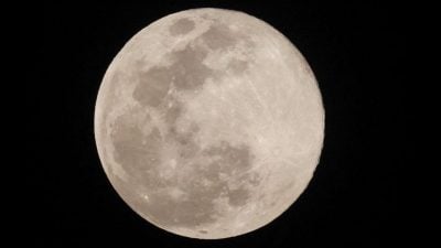 2025年最后一次超级月亮夜空高挂