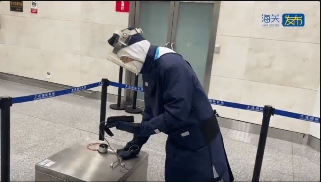 拚图两图已签)“护身符”成催命符 辽宁入境客触发核警报 辐射超标1686倍