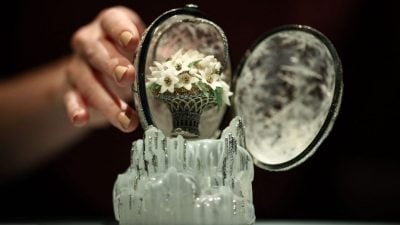 4500颗钻石镶嵌制成 沙皇赠母“冬日之蛋”拍卖1.25亿成交创纪录