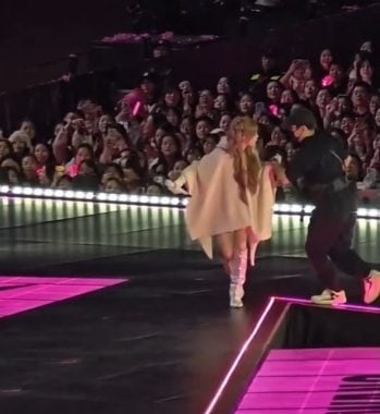 摄影师踩空跌下升降台　宋雨琦暖心搀扶获赞