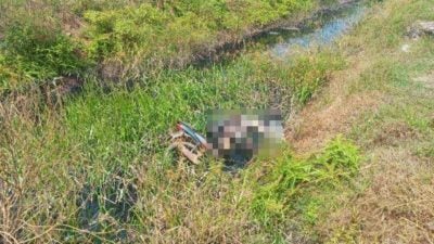 云冰摩托车失控坠沟渠 45岁保安员当场丧命