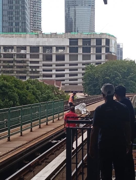 故障+异物掉落轨道 格拉那再也线轻快铁今早频出状况