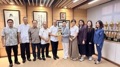 中总女企组访沙砂交流 推动属会成立女企组