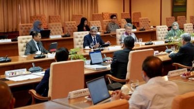 刘镇东：提供不可或缺原料 钢铁业是工业支柱