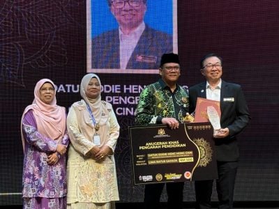 隆教育厅“教育启迪奖”颁奖礼   王鸿财获厅长荣誉奖