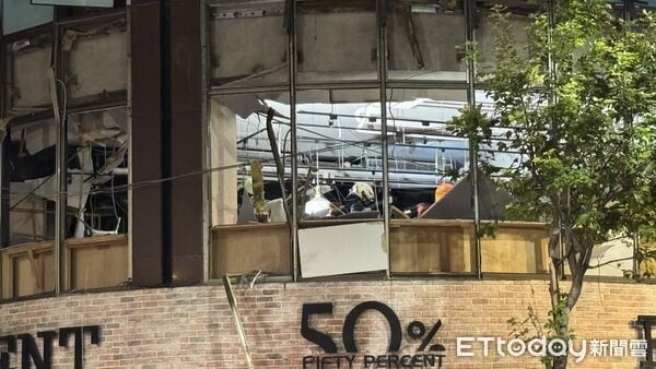 新北板桥餐厅凌晨突气爆! 整层炸烂4女1男送医