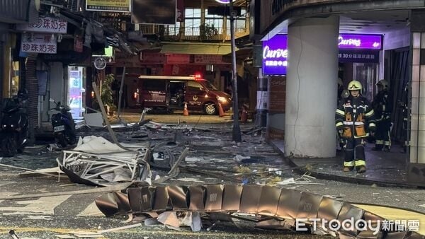 新北板桥餐厅凌晨突气爆! 整层炸烂4女1男送医