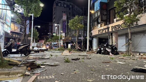 新北板桥餐厅凌晨突气爆! 整层炸烂4女1男送医