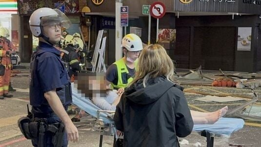 新北板桥餐厅凌晨突气爆！ 整层炸烂4女1男送医