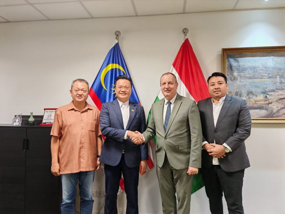 新闻稿|国家旅游局副主席拿督杨顺兴为：匈牙利驻马大使馆品酒工作坊主持开幕（2/12/2025）