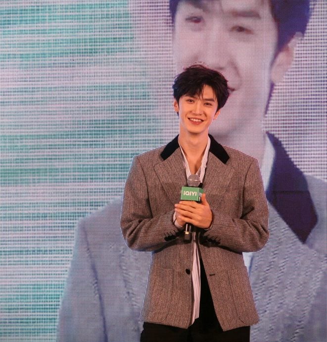 无法接受可爱三连拍 陈哲远竟自掴巴掌