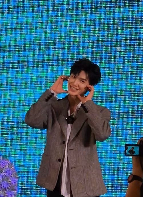 无法接受可爱三连拍 陈哲远竟自掴巴掌