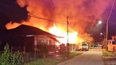 昆仑喇叭新村火灾 村屋陷火海无人伤亡