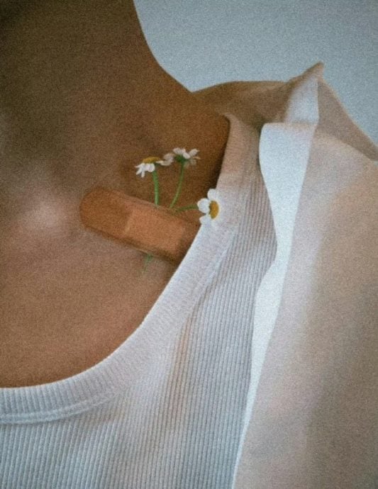 晒带血螺丝与接骨板照片 陈哲远手术成功报平安