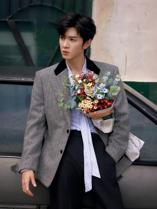 晒带血螺丝与接骨板照片 陈哲远手术成功报平安