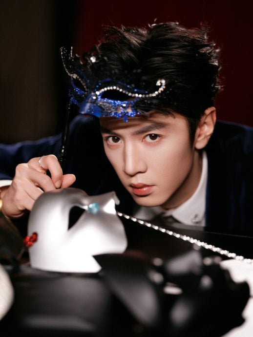 晒带血螺丝与接骨板照片 陈哲远手术成功报平安