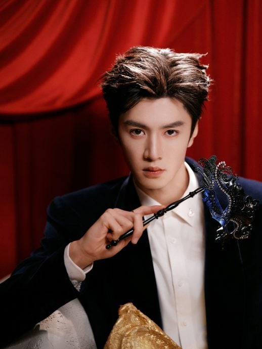 晒带血螺丝与接骨板照片 陈哲远手术成功报平安