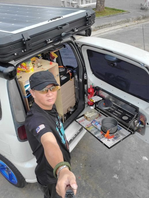 暖势力:48岁的温国辉,驾驶着一辆20年的马来西亚第二国产车金丝雀,开启了一段环球自驾之旅。