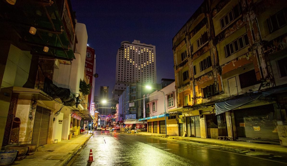 暖势力:巨型爱心,把爱送给所有合艾人。