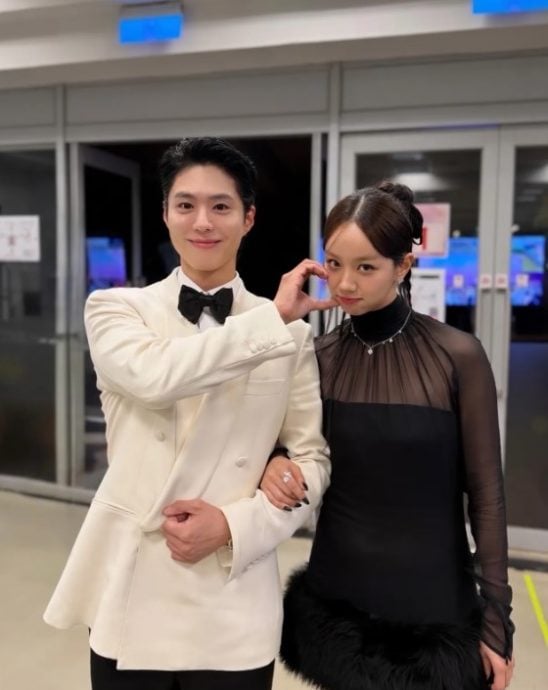 朴宝剑高雄成功挑战骑车 携惠利慢跑打卡“宝剑树”