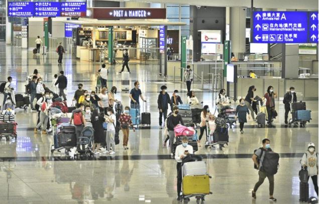 机舱老鼠│吉隆坡抵港航班上偷行李袋内1300现金 警拘58岁中国男子