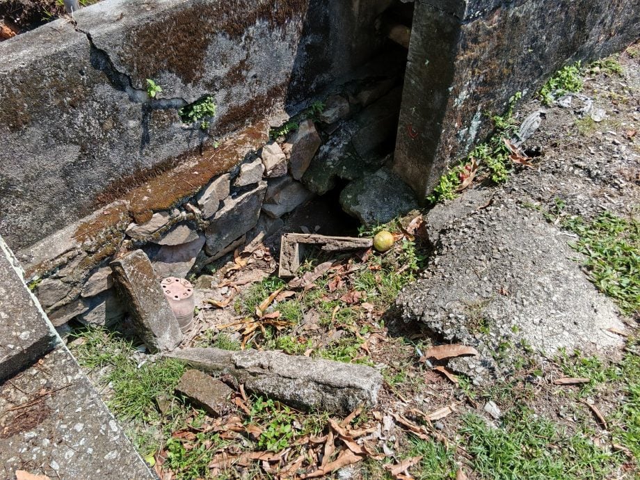 柔：头条之一：民生特工队：峇达岗花园草场水沟设施年久失修