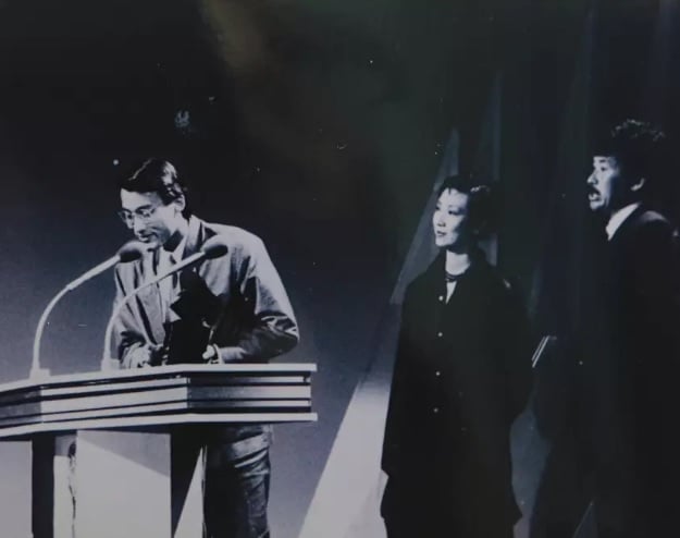 梁家辉昔日被台封杀摆地摊谋生 被认出大方认了“我是金像奖影帝”