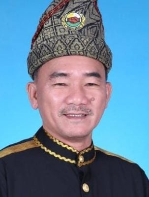 沙盟唯一华裔受委助理部长    17州议员宣誓为助理部长